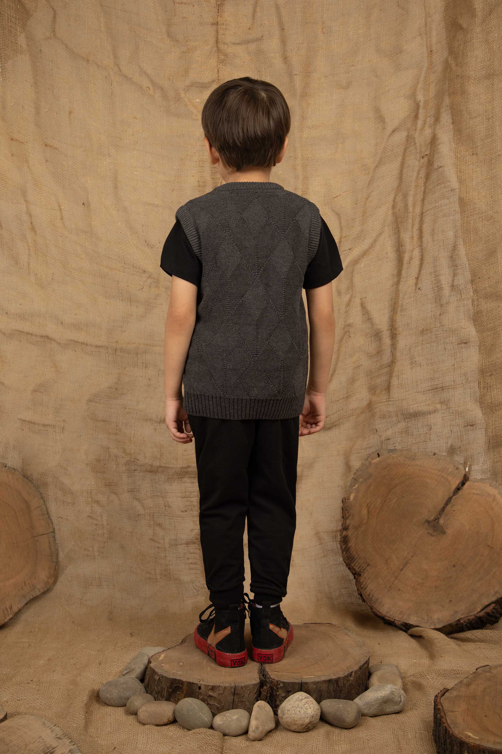 Sleeveless Sweater Charcoal - Image 4