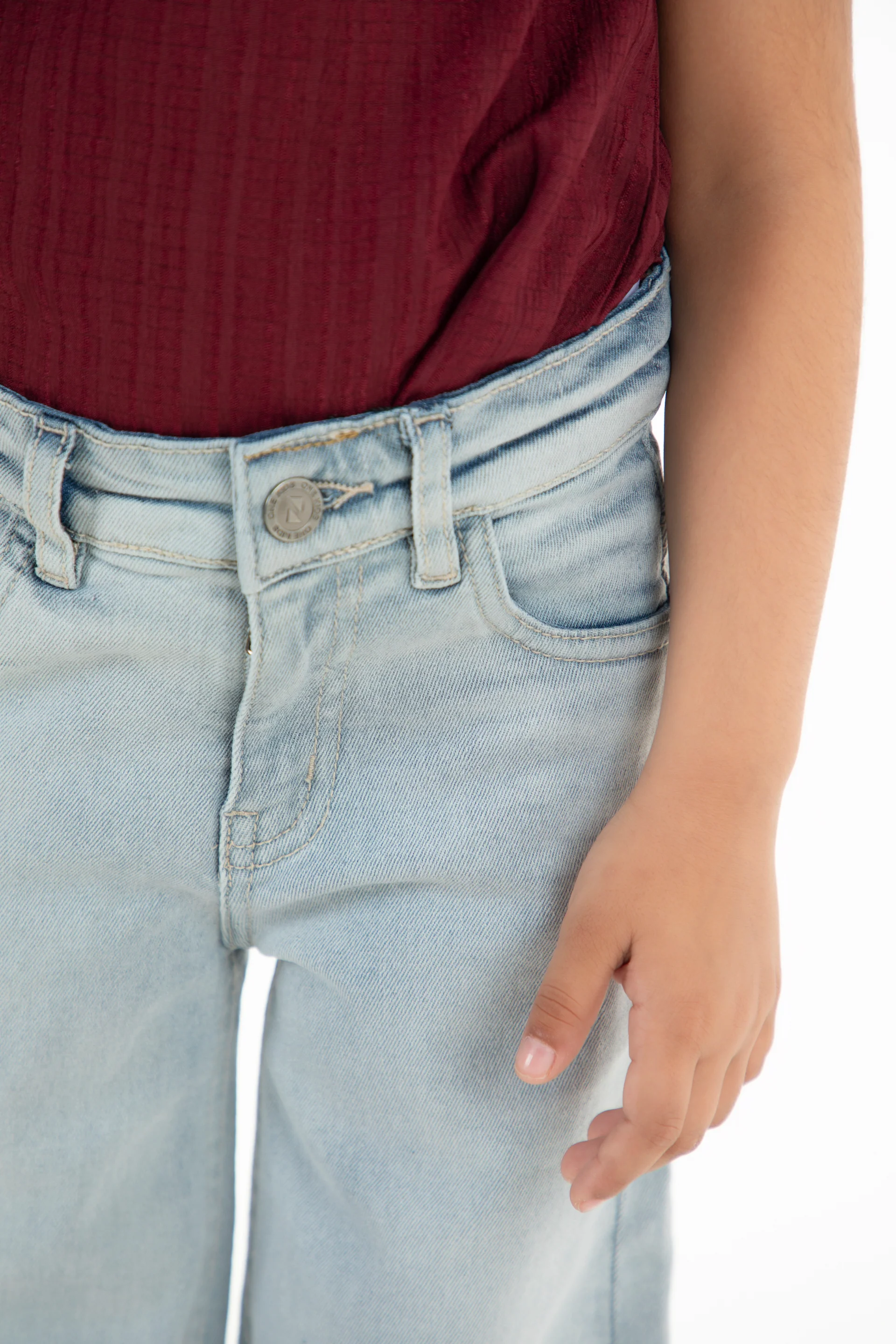 Contrasting Washed Jeans - Image 2
