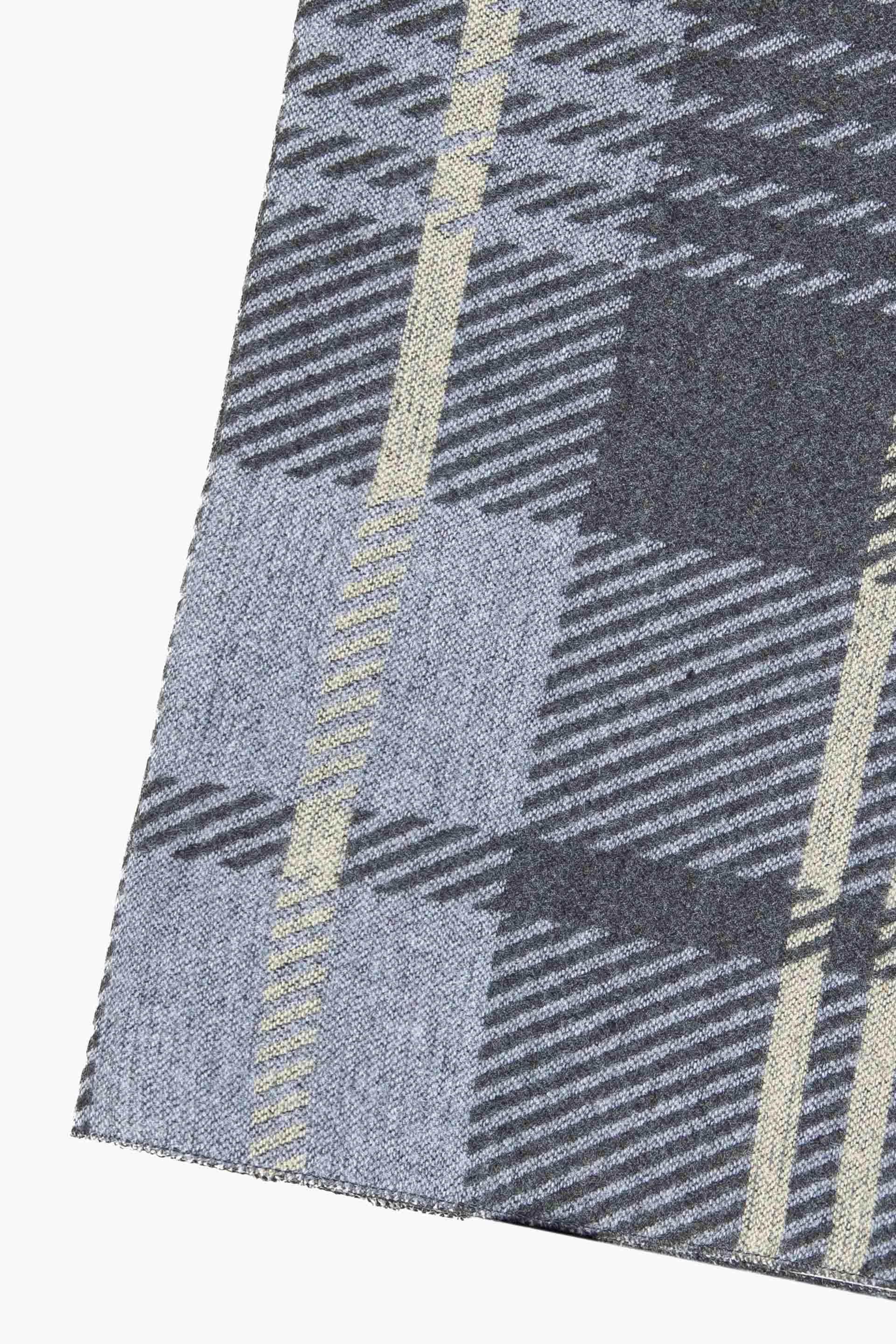 Check Scarf - Image 3