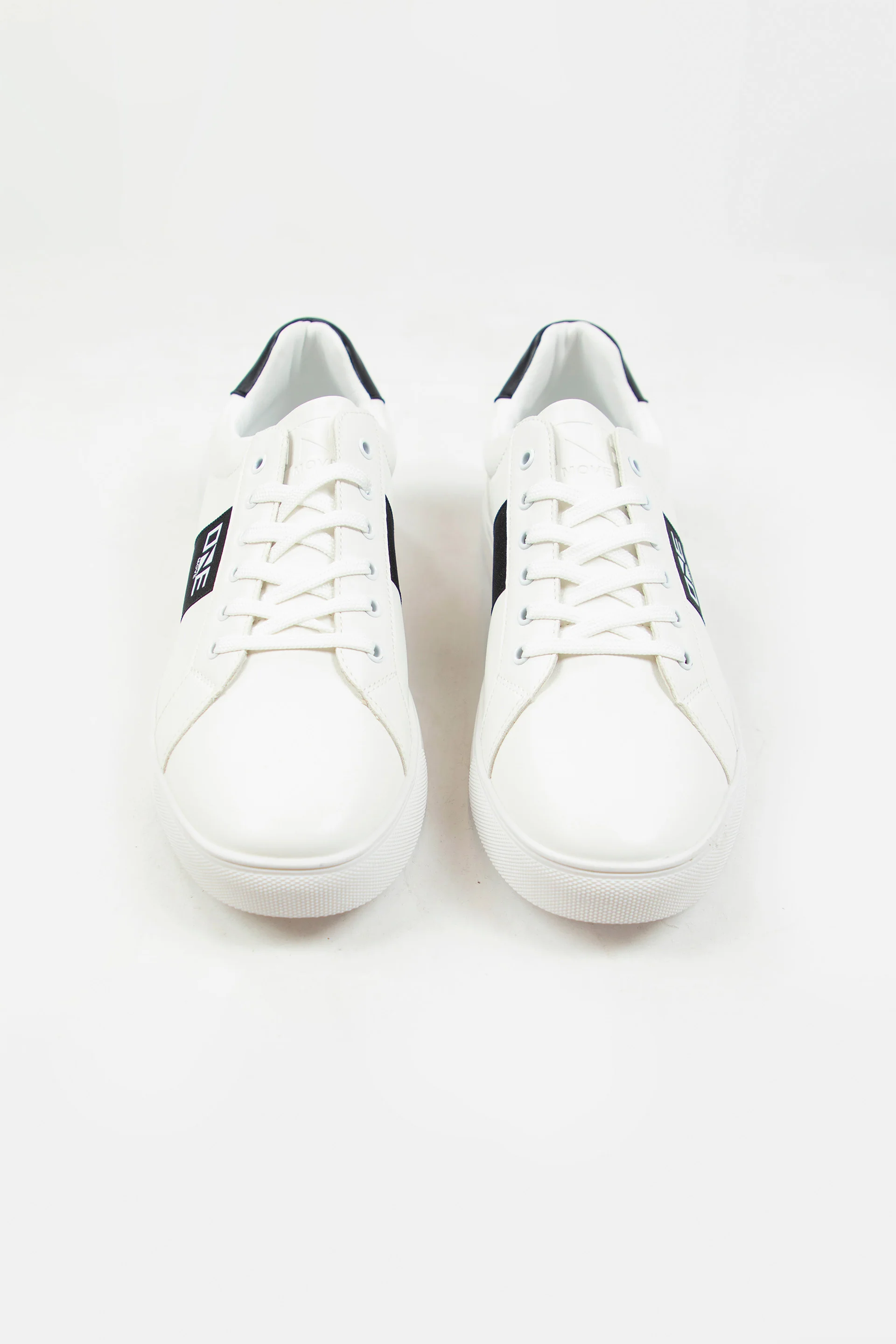 Contrasting Sneakers - Image 4