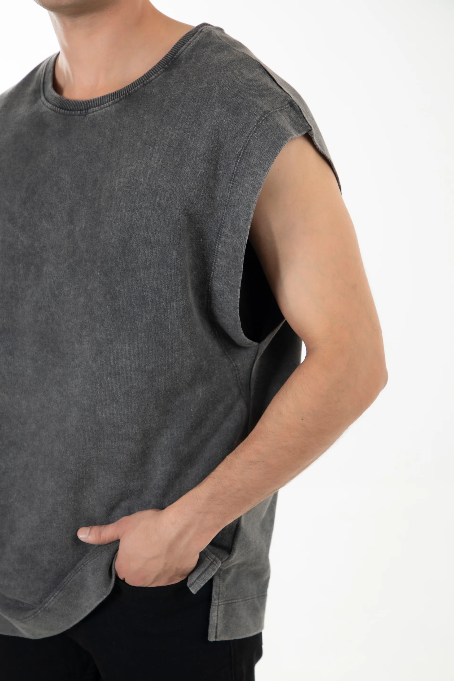 Drop shoulder sleeveless top - Image 2