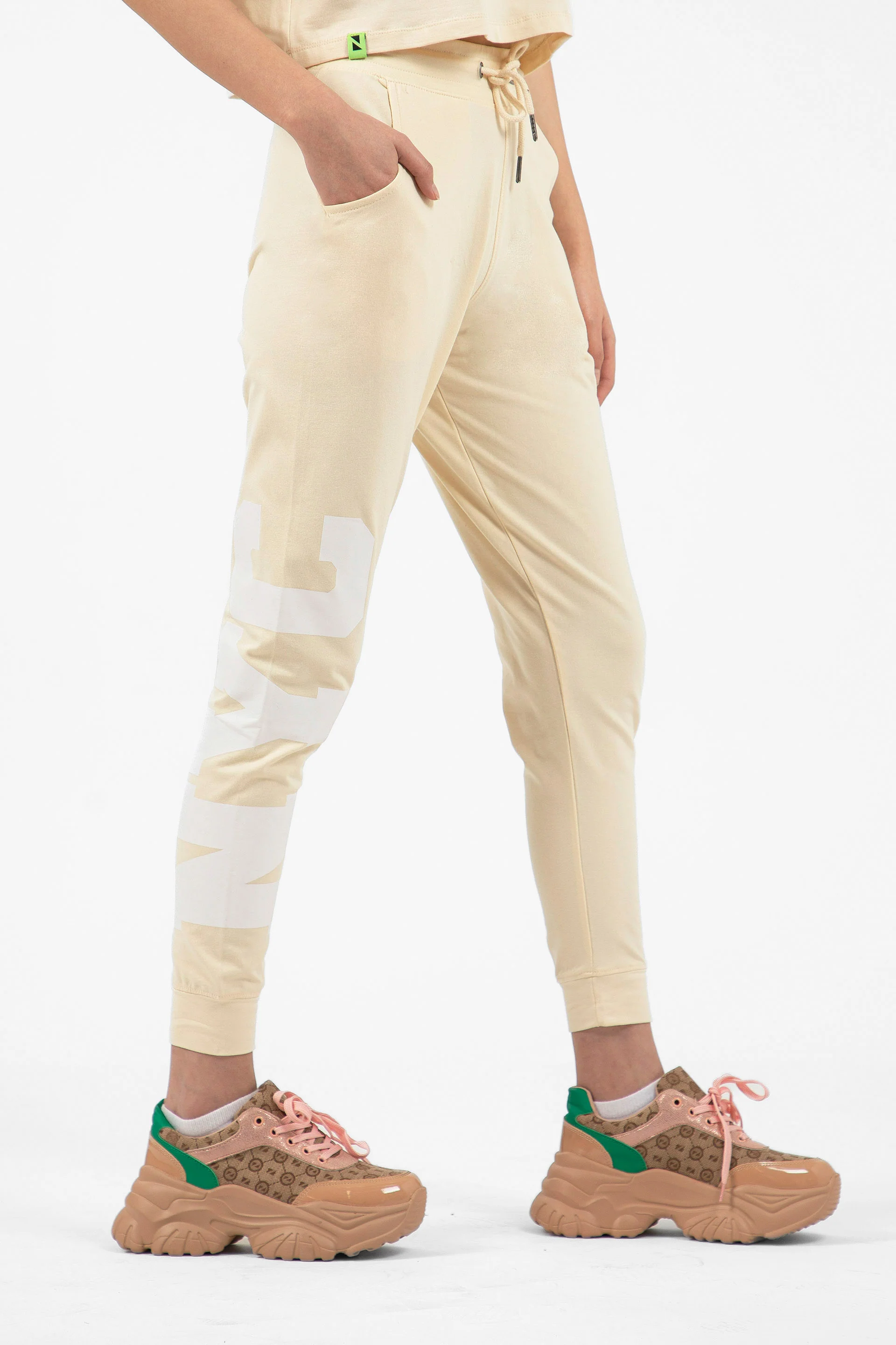 New York Pants Beige - Image 3