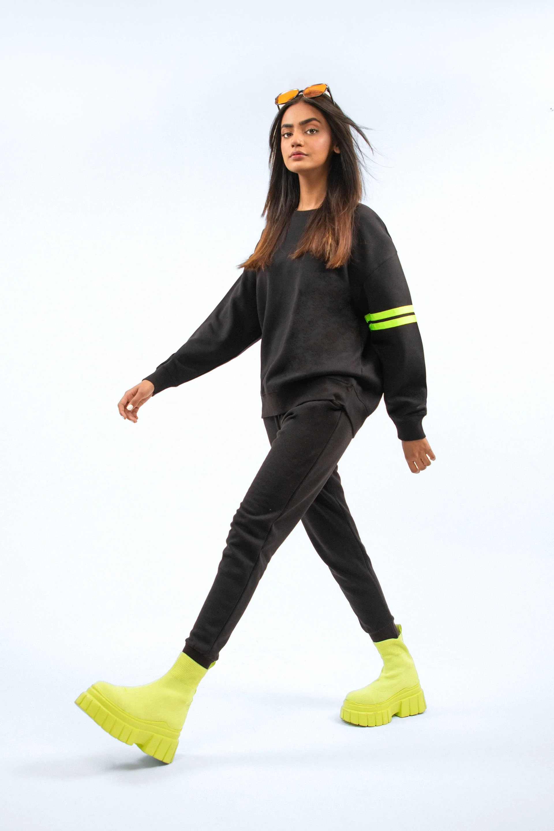 Basic Sweatshirt Black - Image 2