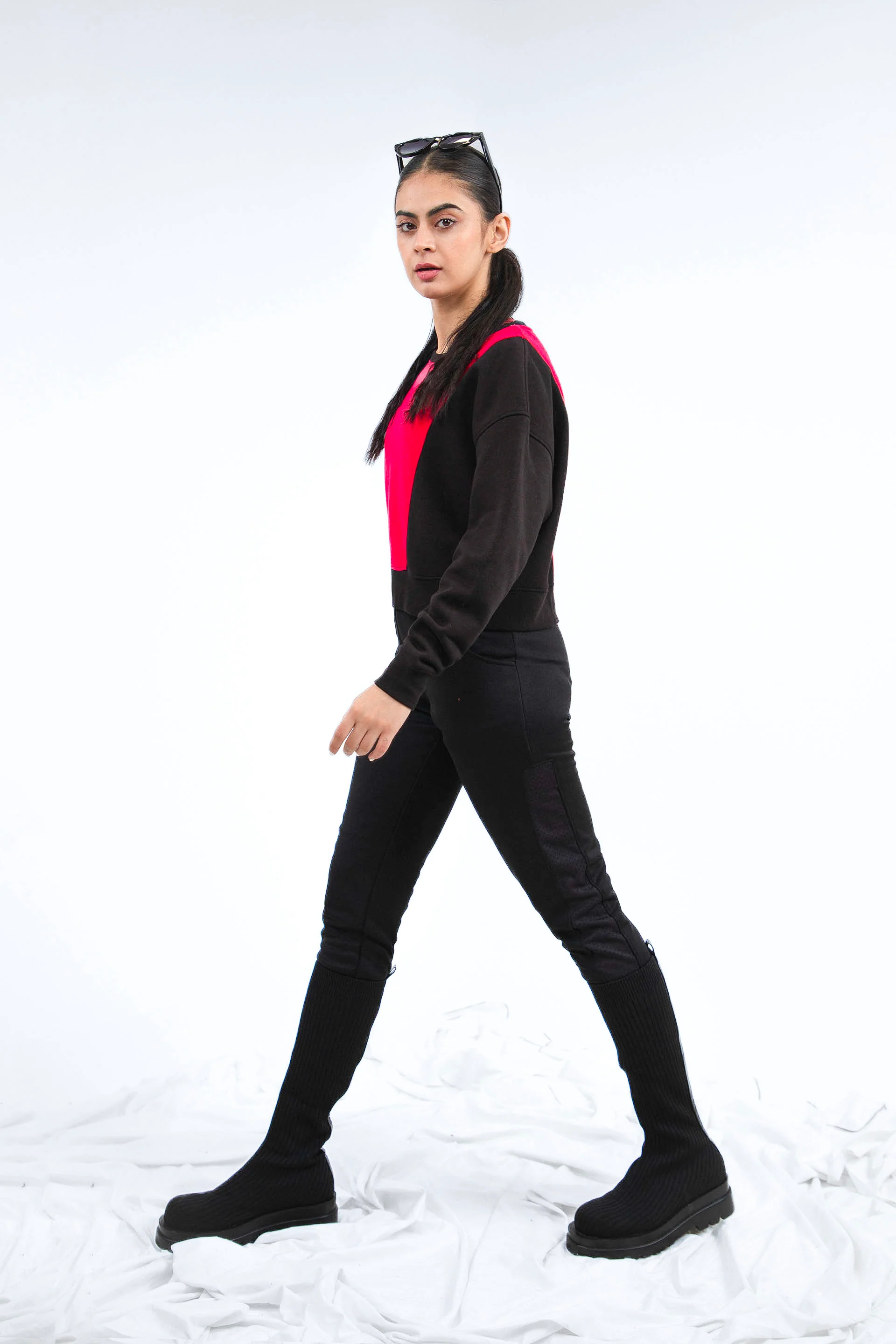 Contrasting Sweatshirt Black/Pink - Image 3